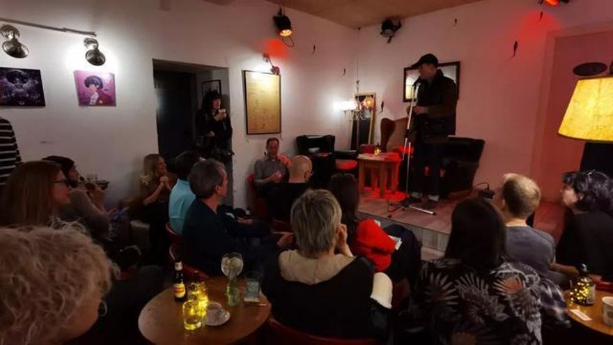 El festival cultural de cinco días en locales de Malasaña que se inventó el editor itinerante de los cafés