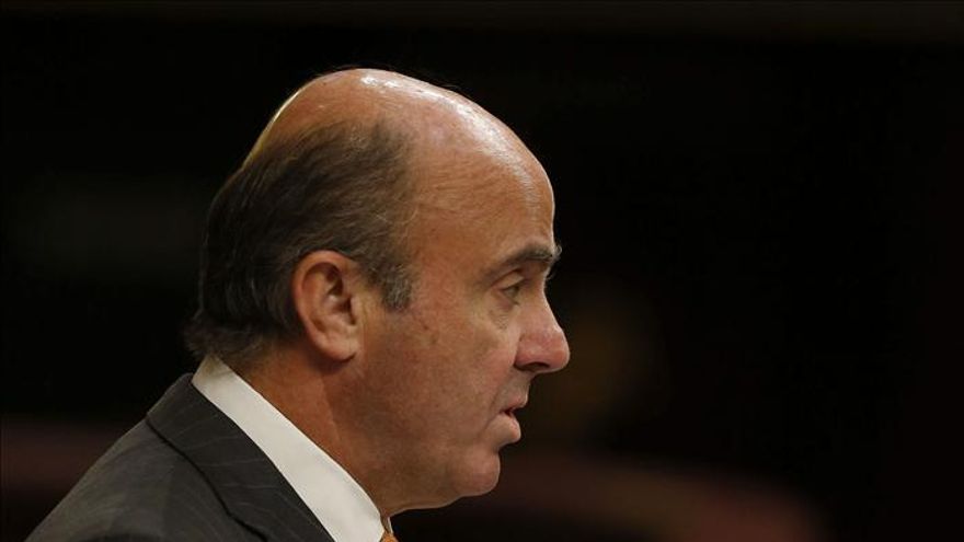 De Guindos dice que "nunca con un crecimiento tan reducido se creó tanto empleo"