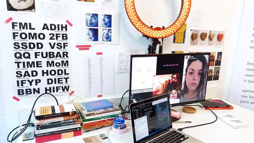 Parte de la composición de Victoria  Ascaso centrada en las identidades digitales.