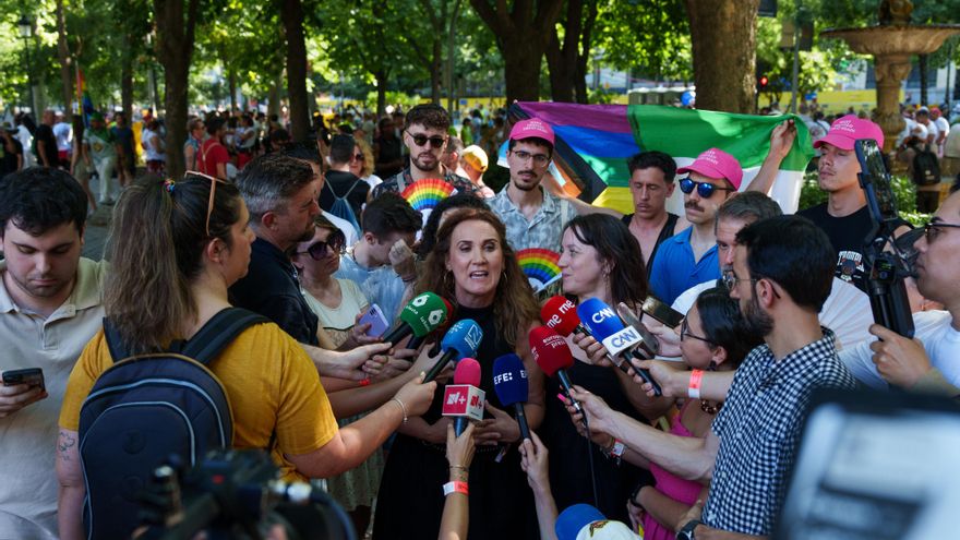 Estrella Galán y Amanda Andrades antes de la manifestación estatal del Orgullo LGTBI+ 2026, en Madrid.