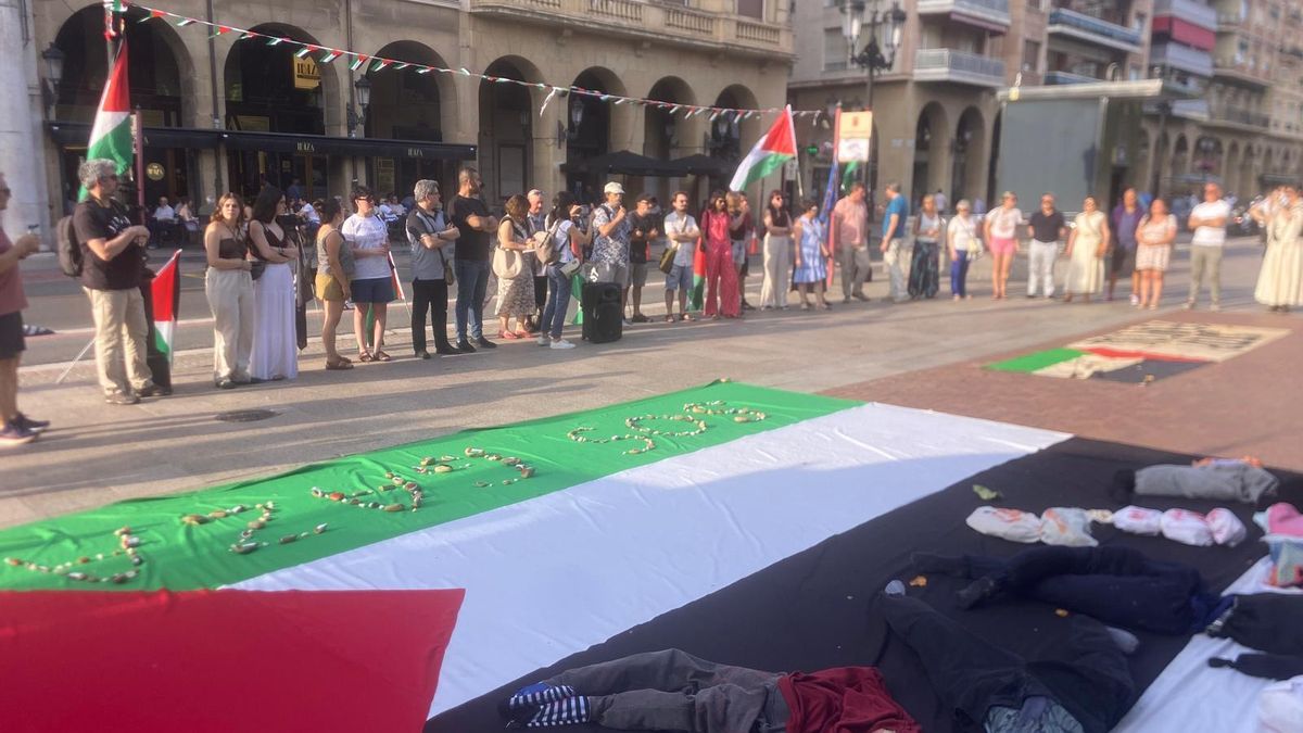 Concentración en Logroño en apoyo a la Flotilla de la Libertad