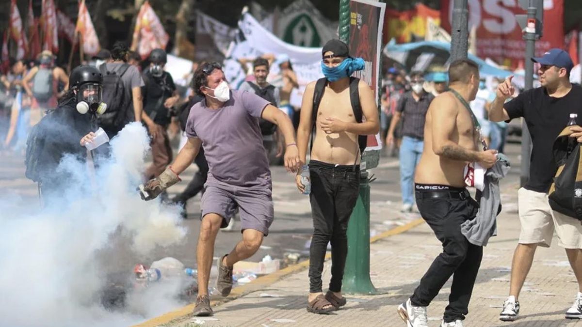 Milei ya denunció varias veces por supuesto "terrorismo" a manifestantes que protestaron contra el Gobierno en el Congreso.