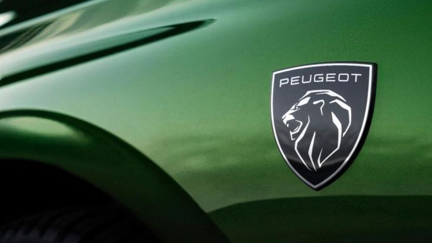 Primer Peugeot en lucir el nuevo emblema del león