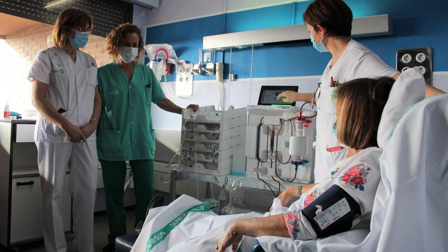 Francisco Javier Ahijado, nefrólogo: “El cambio climático impone reducir el gasto de agua sanitaria con pacientes renales"