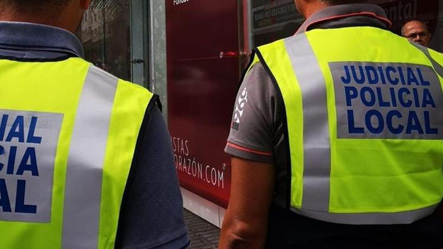 Envía a su nombre 505 gramos de hachís y cocaína y acaba detenido al recoger el paquete