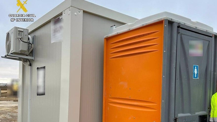 Investigan a una empresa de las obras del AVE Palencia-Santander por tener a un trabajador con semanas de 108 horas y durmiendo en una caseta de obra