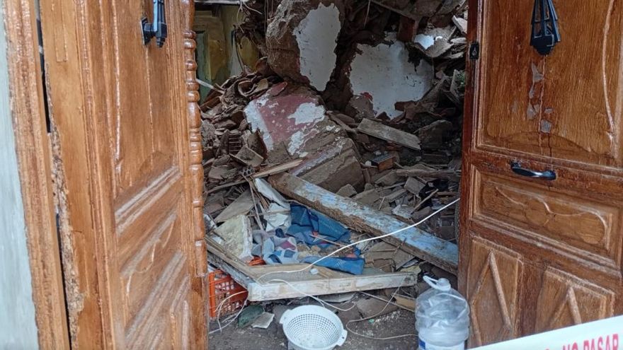 Se derrumba el techo de una vivienda en Santa Ana de Pusa habitada por dos temporeros, sin heridos