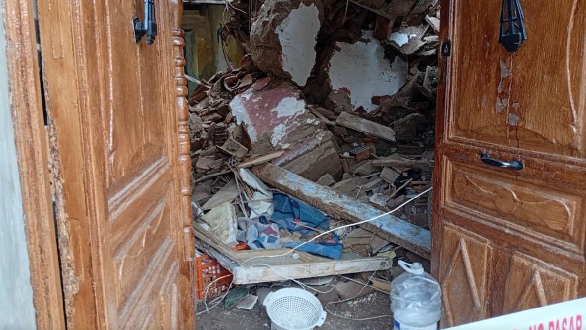 Se derrumba el techo de una vivienda en Santa Ana de Pusa habitada por dos temporeros, sin heridos