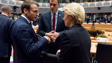 El presidente francés, Emmanuel Macron; el presidente del Gobierno, Pedro Sánchez; y la presidenta de la Comisión Europea, Ursula von der Leyen.