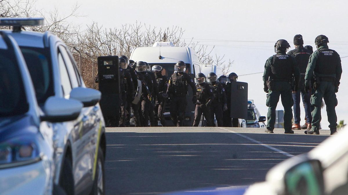 La Guardia Civil detiene a las dos personas atrincheradas en Elche que mataron a dos hombres e hirieron a otro