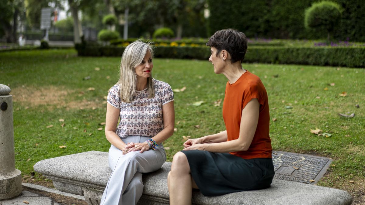 Verónica Martínez (izquierda) y Rosa Martínez (derecha), en una imagen distribuida por su candidatura a liderar Movimiento Sumar.