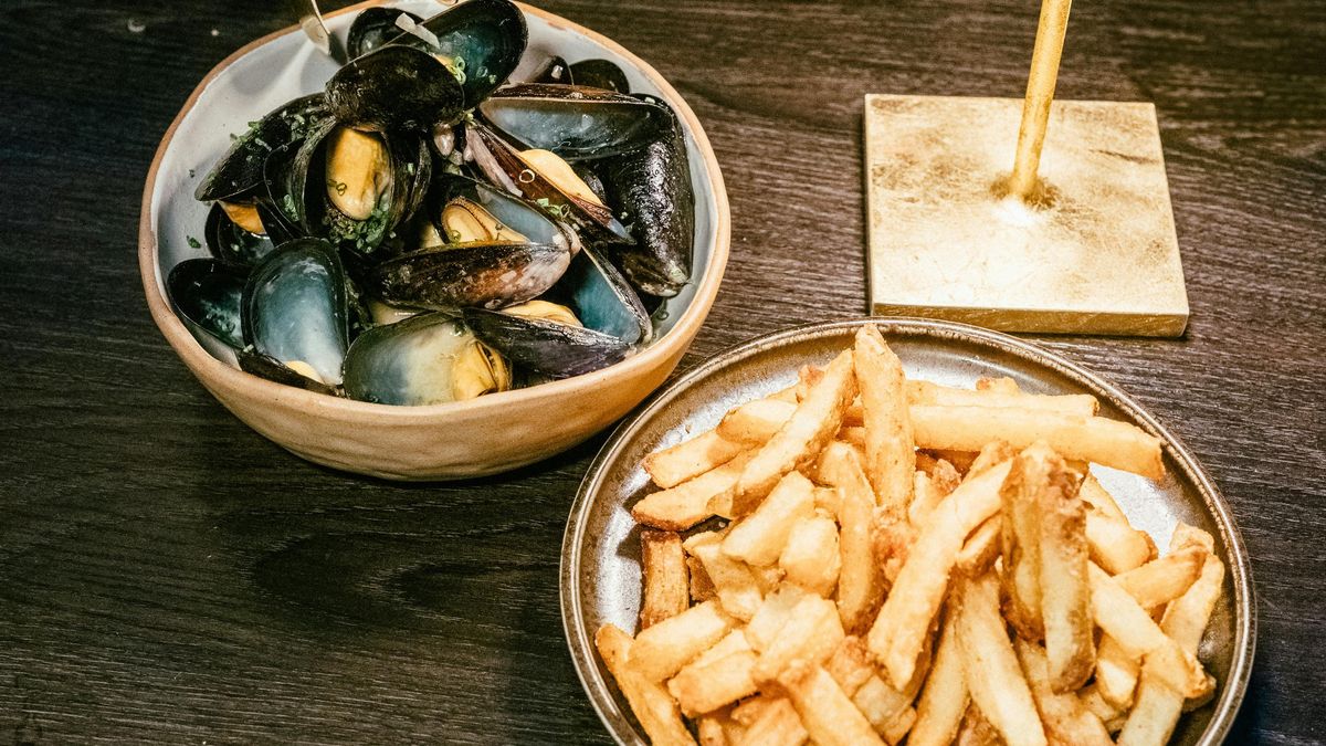 Patatas fritas con mejillones