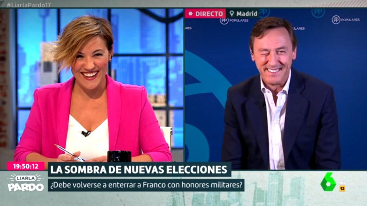 El guiño (literal) de Hernando a Pardo: "Ha sido más preguntona y menos agresiva"