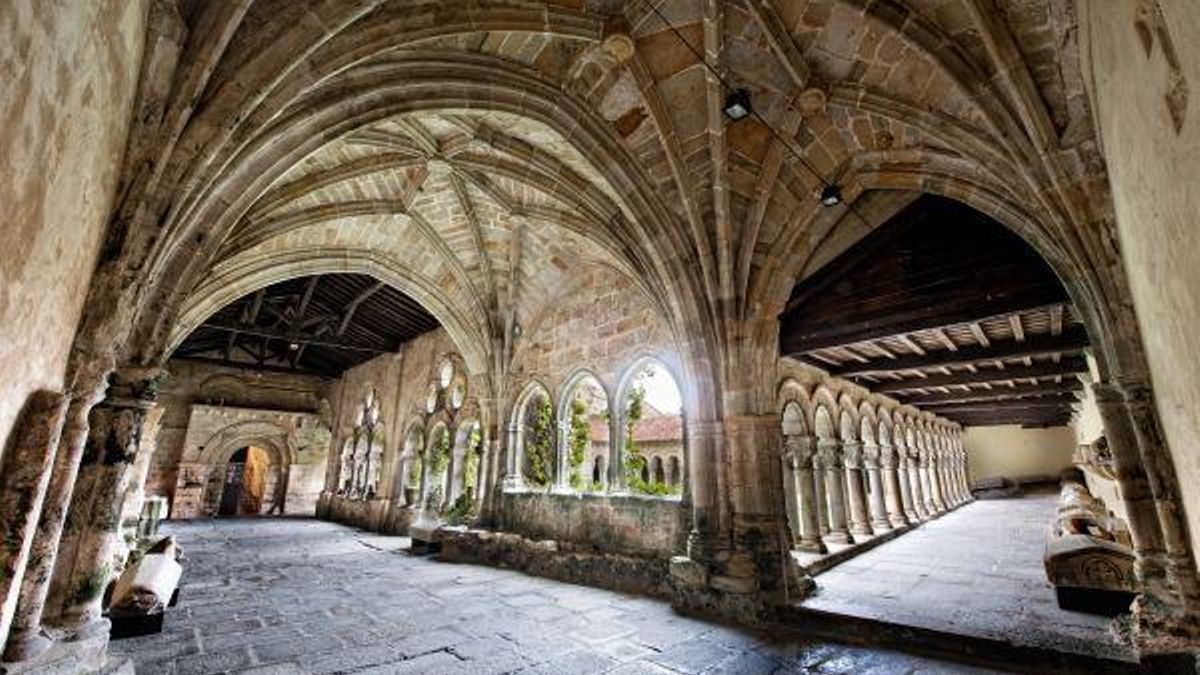Claustro de la Colegiata de Santillana del Mar