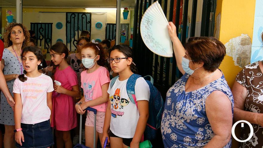 El calor inédito de abril activa el protocolo para tomar medidas en las aulas