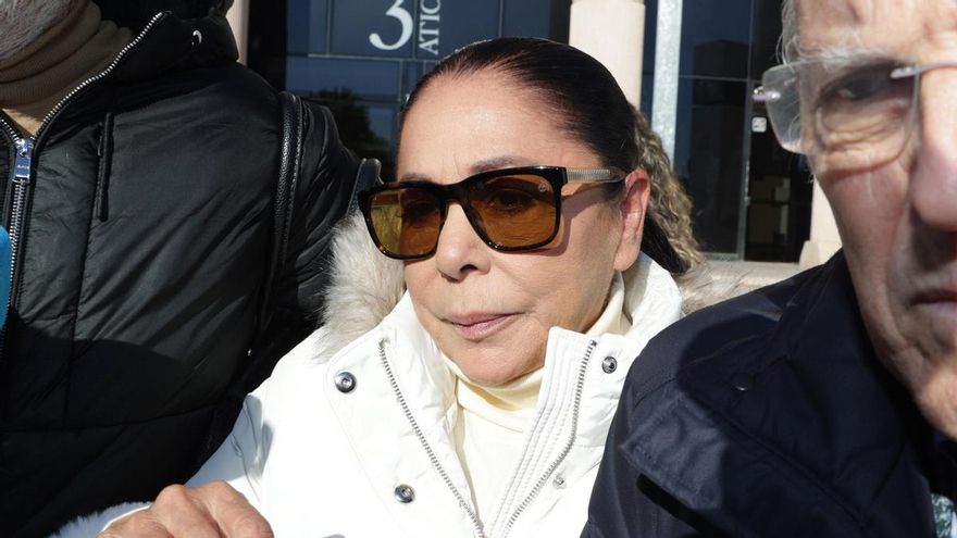Icónica estudia denunciar a Isabel Pantoja por estafa tras cancelar la cantante su concierto en Sevilla de forma “unilateral”