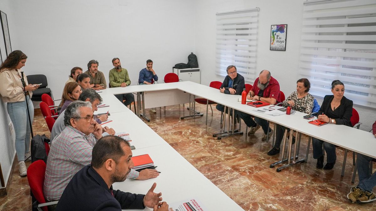 Maíllo atiende a los medios en la sede de CCOO