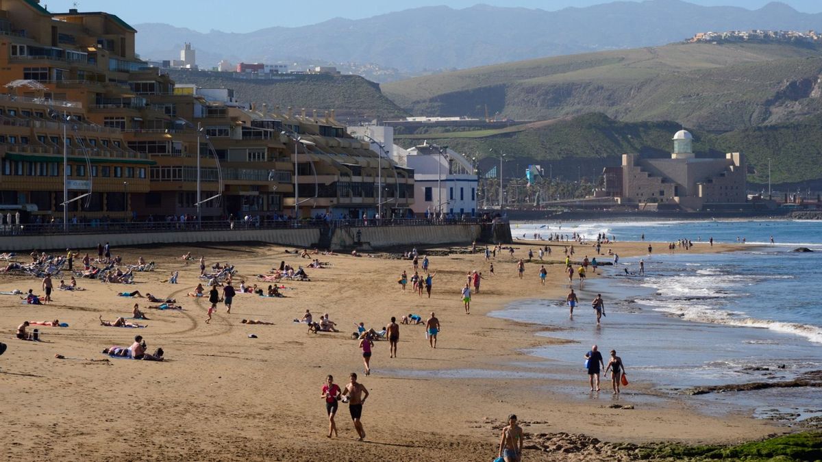 El Alisio y las nubes del norte amortiguan el inicio del verano este lunes en Canarias