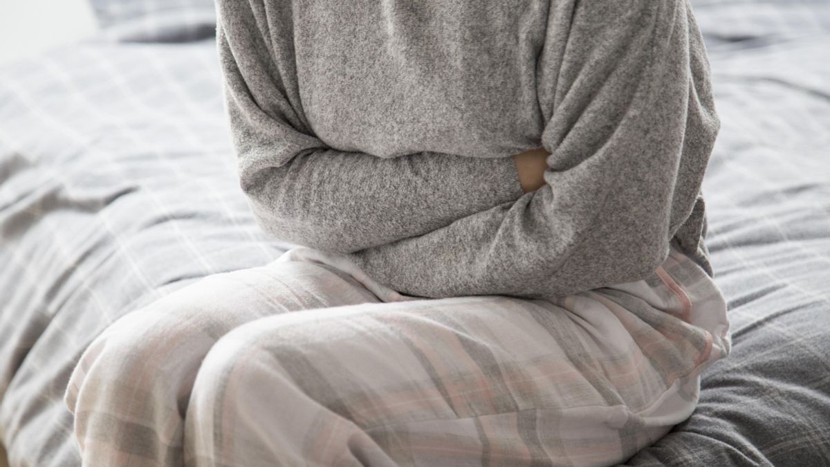 María Jesús Puchades, nefróloga, explica cómo prevenir los cálculos en el riñón: “Hay que producir al menos dos litros de orina al día”