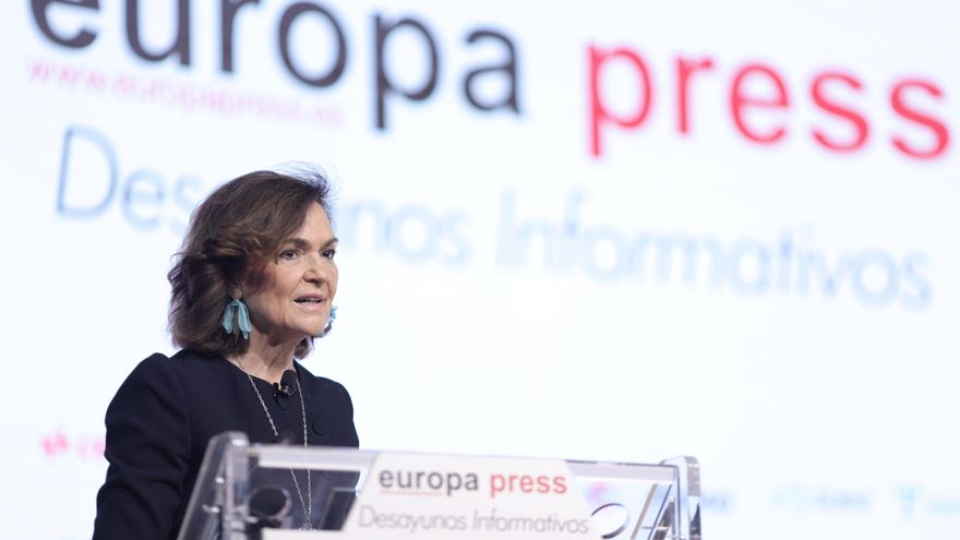 La vicepresidenta primera del Gobierno y ministra de la Presidencia, Relaciones con las Cortes y Memoria Democrática, Carmen Calvo, interviene en un Desayuno Informativo de Europa Press, a 8 de julio de 2021, en Madrid, (España).