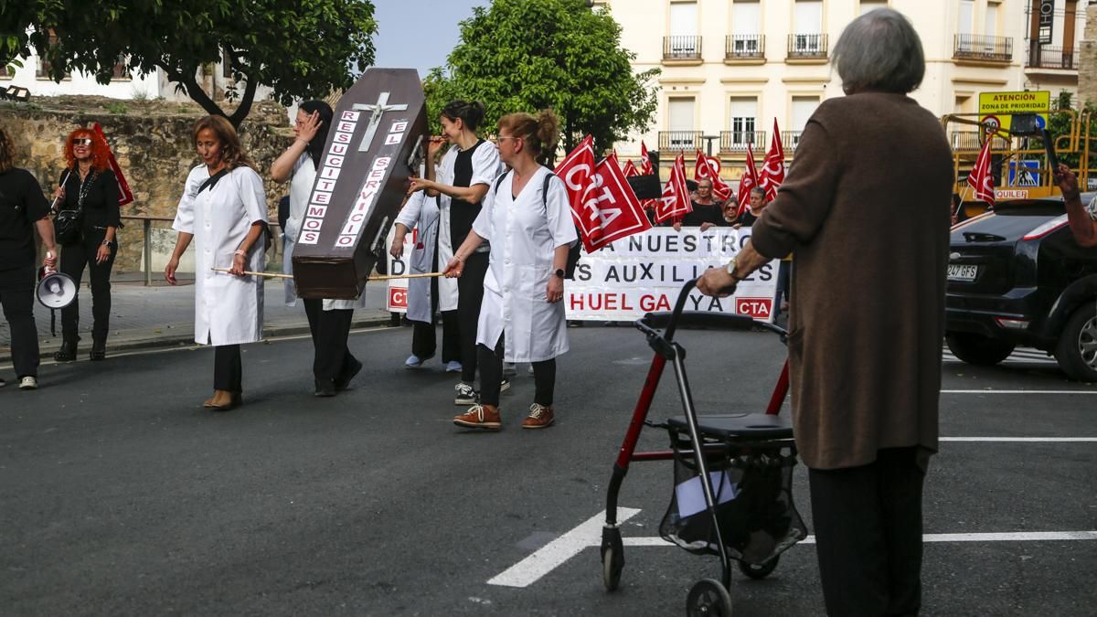 Manifestación de las trabajadoras del Servicio de Ayuda a Domicilio