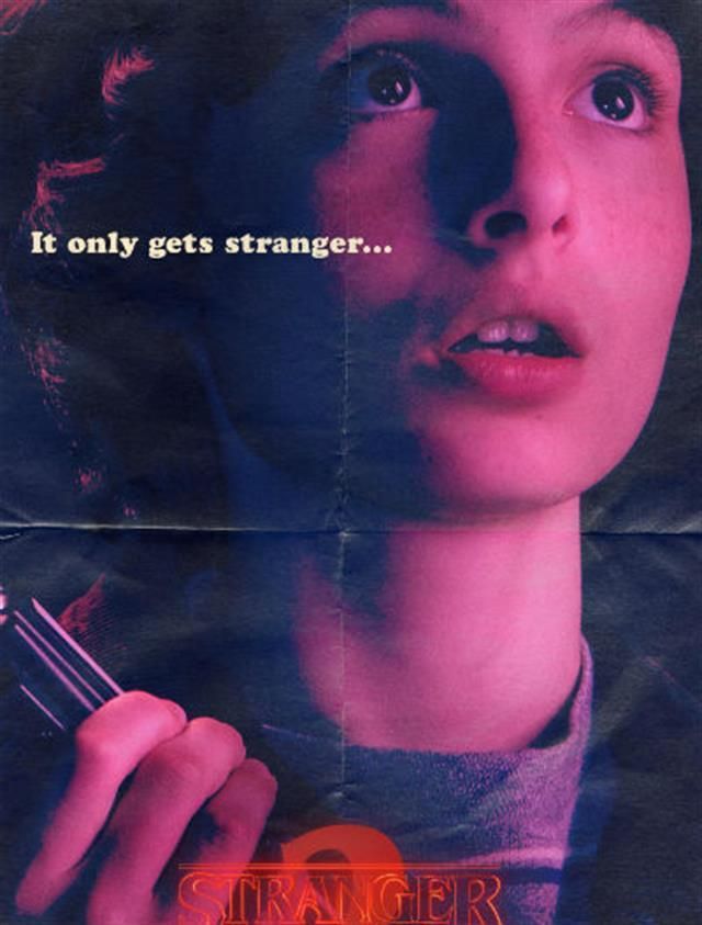 Finn Wolfhard en el póster oficial de la 2ª de Stranger Things