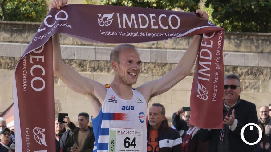 Jorge González vence en la Media Maratón de Córdoba
