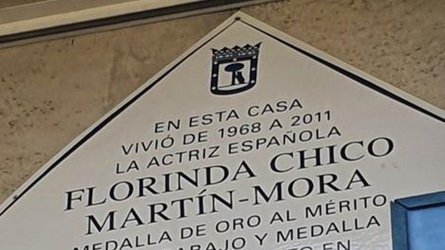 Placa en homenaje a Florinda Chico en su casa de Arganzuela.