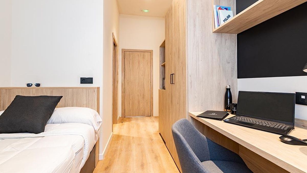 Esta habitación individual para estudiantes en Murcia, con baño privado y pensión completa de lunes a viernes, tiene un precio de 1030,42 euros mensuales. CEDIDA