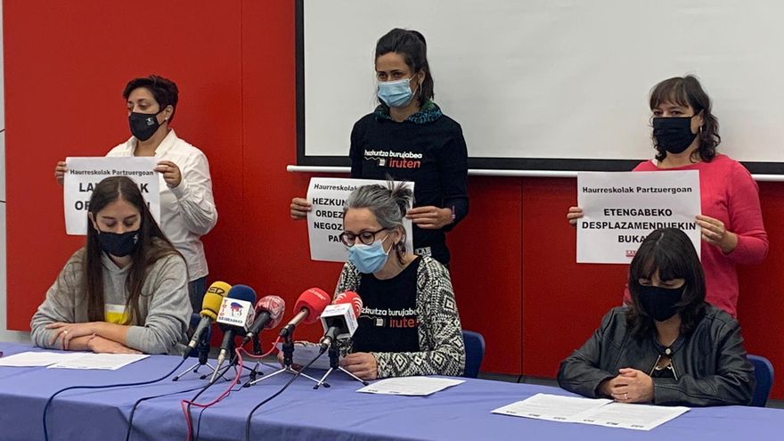 Representantes de los sindicatos LAB, Steilas y ELA durante la rueda de prensa de este jueves en Bilbao