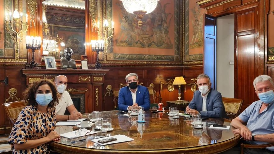 El Gobierno de Canarias, sobre el acuerdo del REF: "Hemos solventado un problema para siempre, pero algunos siguen en la hecatombe permanente"