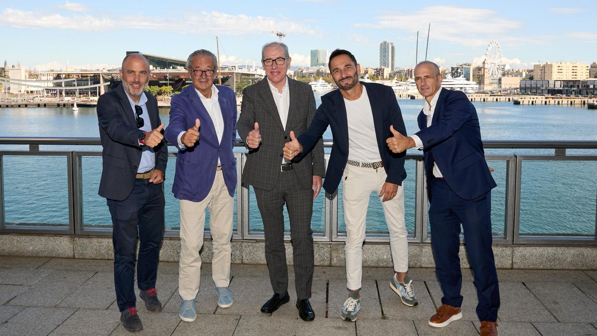 De izquierda a derecha: Jordi Carrasco, director general de ANEN; Luis Conde, presidente del salón; José Alberto Carbonell, presidente del Port de Barcelona; Josep Antoni Llopart; director del salón; David Pino, director del Port Vell, en la presentación del Salón Náutico