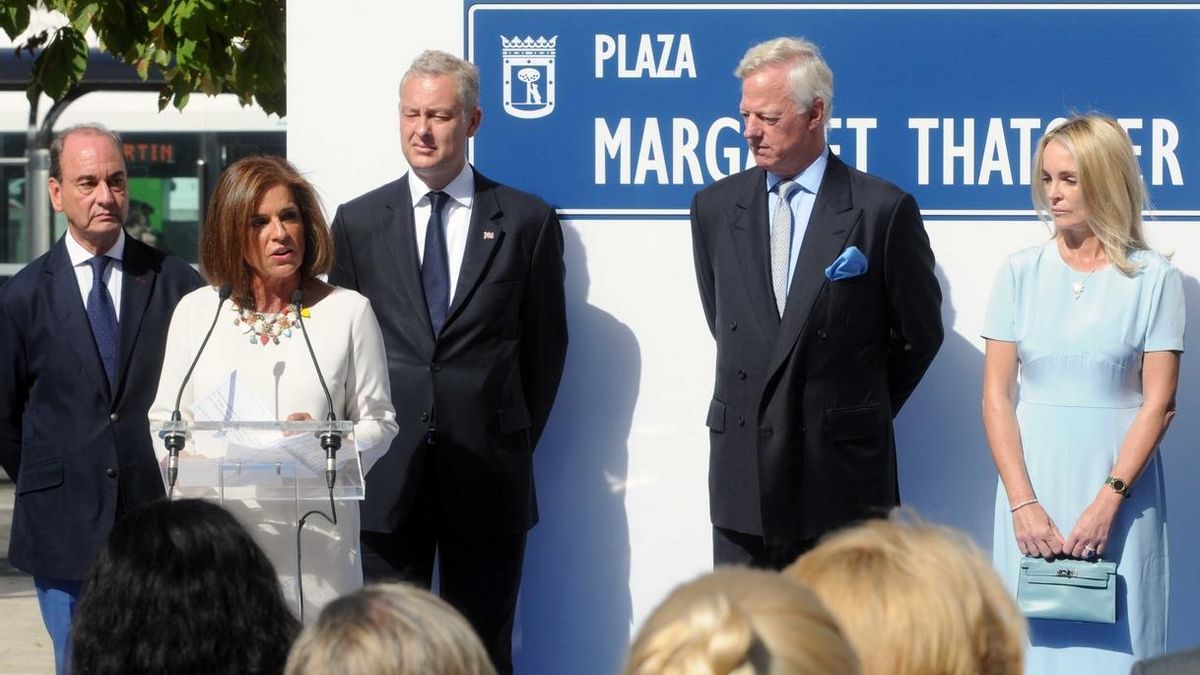 Botella destaca de Thatcher su compromiso con la libertad frente a las doctrinas y Aguirre alaba que fuera una "rebelde"