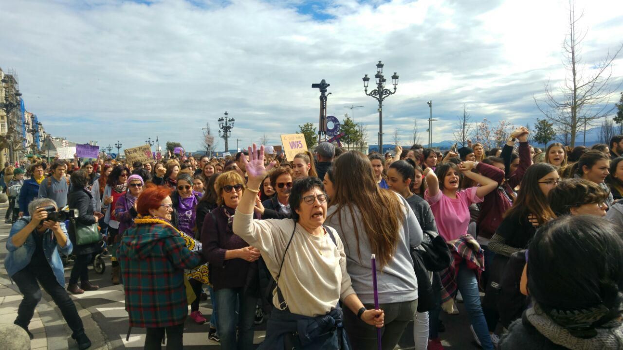 La manifestación ha contado con gritos unánimes contra el machismo y el sistema que lo perpetúa. | RUBÉN VIVAR