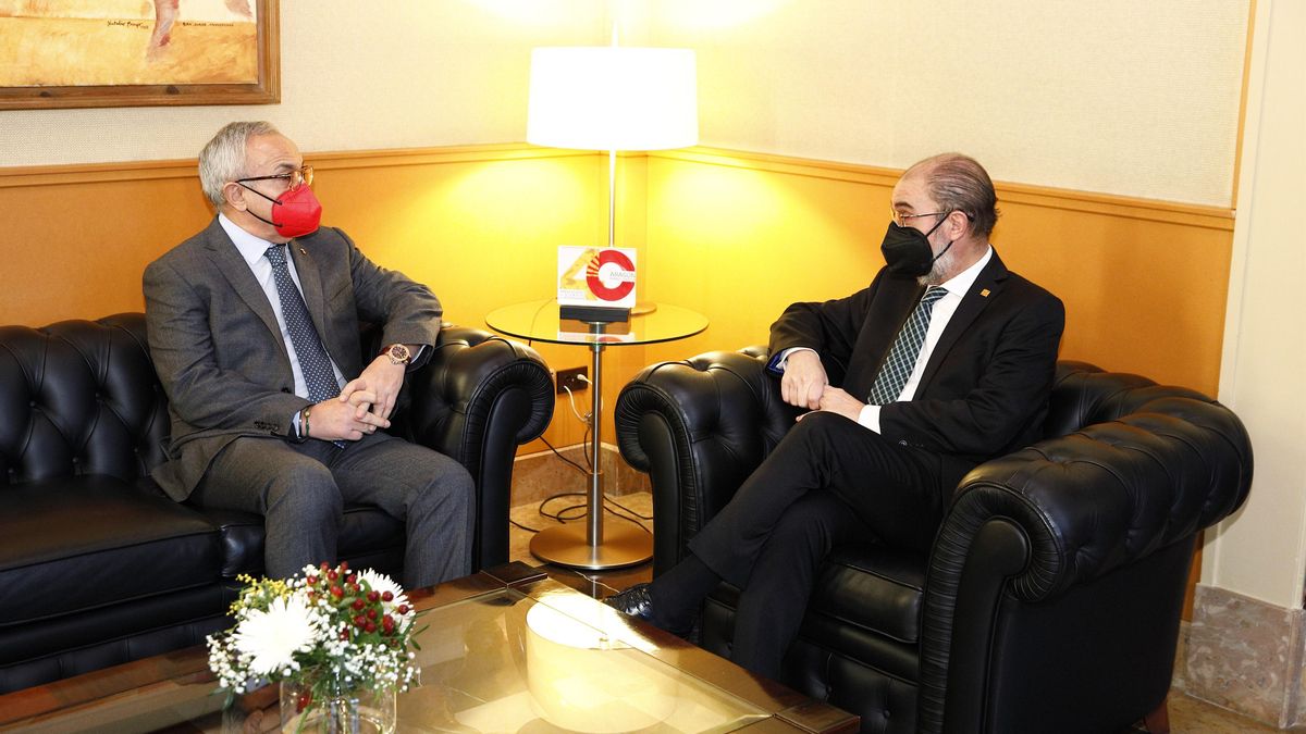 El presidente del Gobierno de Aragón, Javier Lambán, y el presidente del COE, Alejandro Blanco.