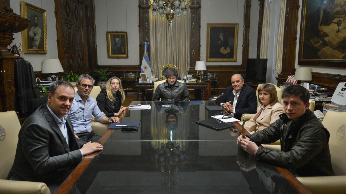 La mesa política nacional de La Libertad Avanza, encabezada por el presidente Javier Milei.
