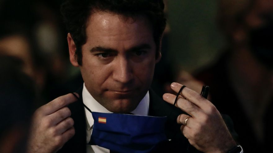 El secretario general del Partido Popular, Teodoro García Egea, a su llegada al Foro de la Nueva Comunicación, organizado por Nueva Economía Fórum, en el Casino Gran Círculo, a 25 de enero de 2022, en Madrid (España).