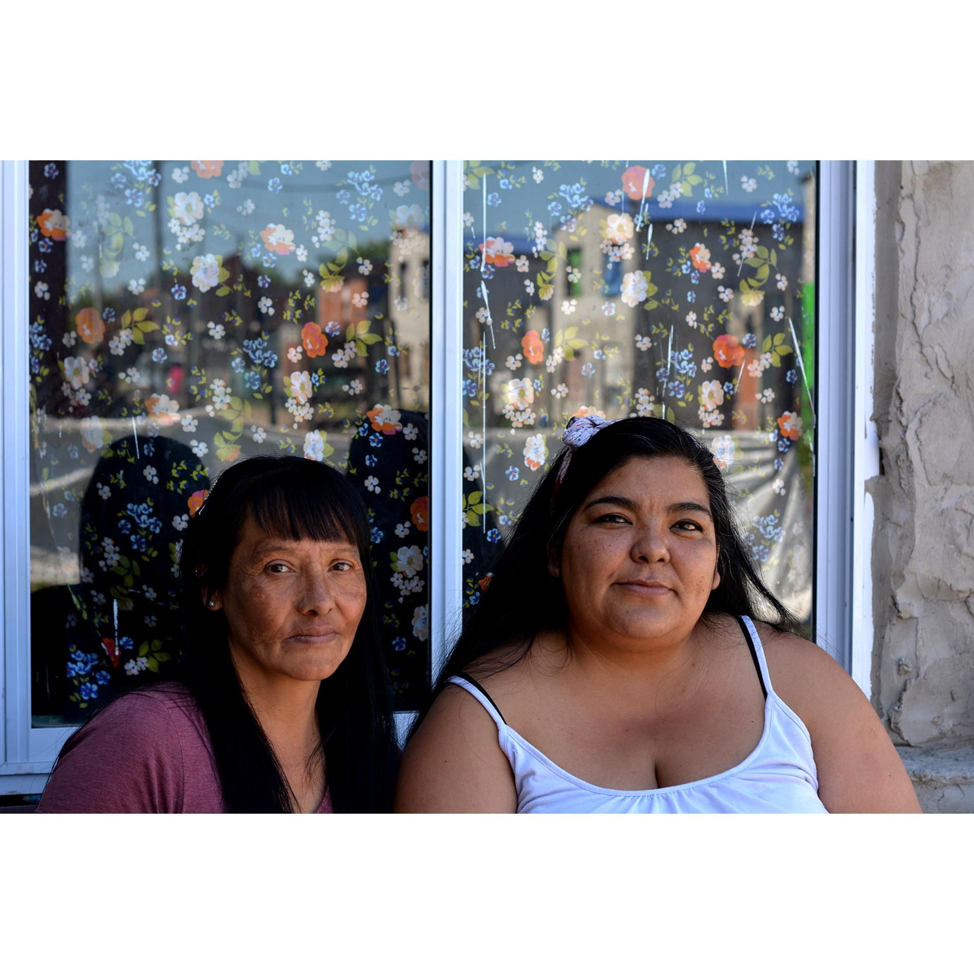 Alejandra y Esther, vecinas del barrio recuperado en González Catán.