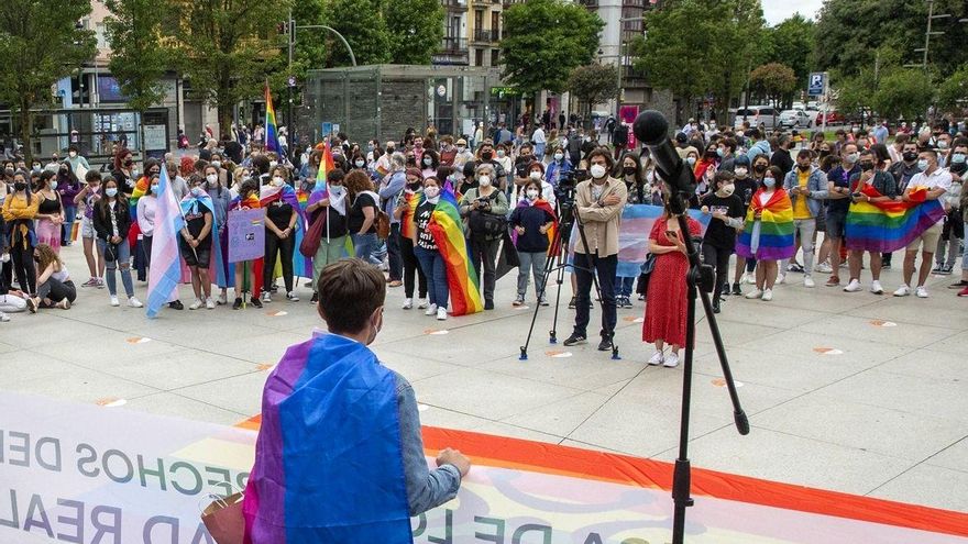 Alega presenta la Estrategia LGTBI+ 2025-2027 y lanza 'La Liga Arcoíris' contra la LGTBIfobia en el deporte