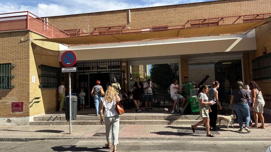 "Esto es un caos": una mañana en un centro de salud de Sevilla