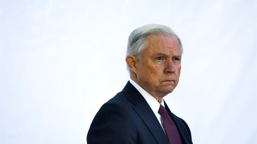 El fiscal general de EEUU evalúa aumentar las penas para los delitos leves de drogas