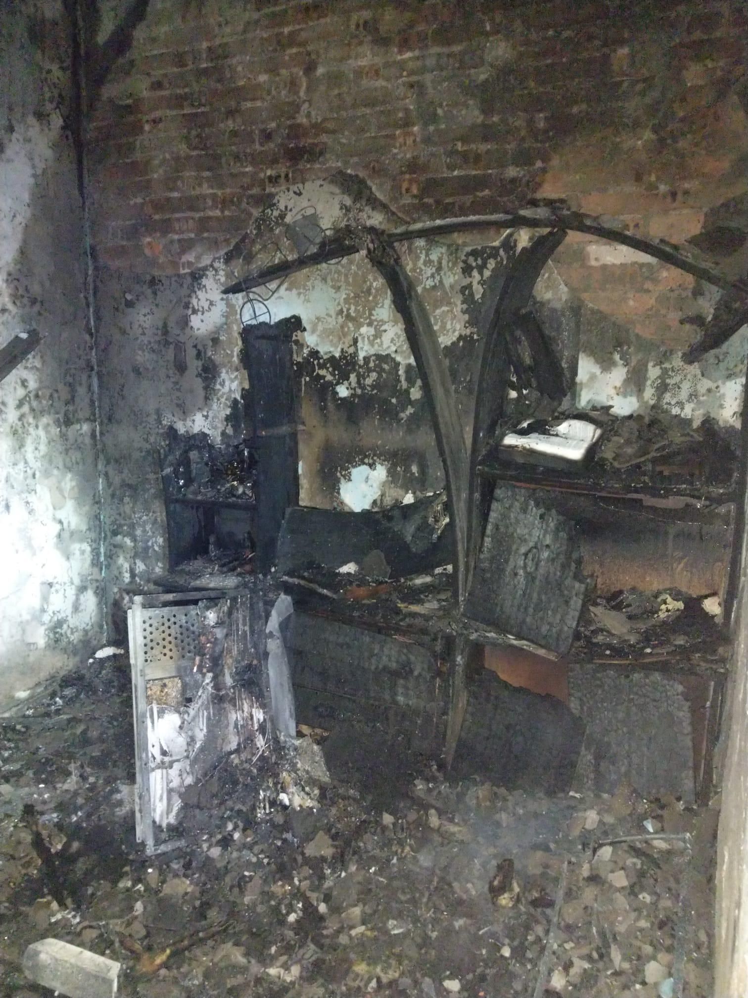 Estado en el que quedó la zona quemada del edificio de Ponferrada.
