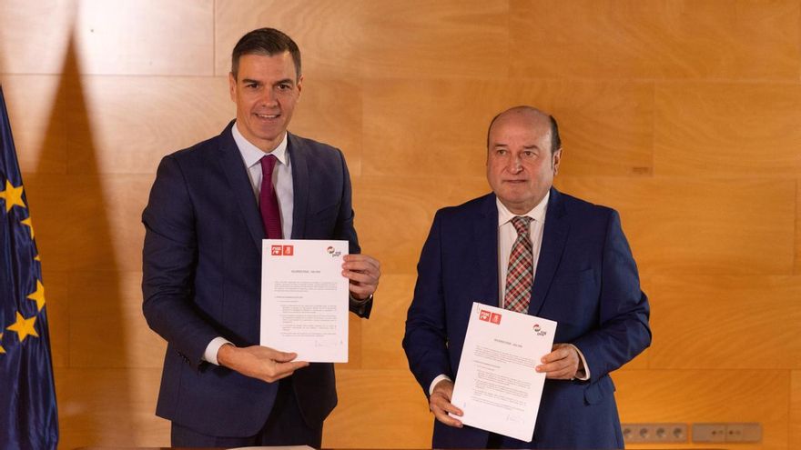 Sánchez cierra un pacto con PNV y Coalición Canaria y se asegura 179 votos para la investidura