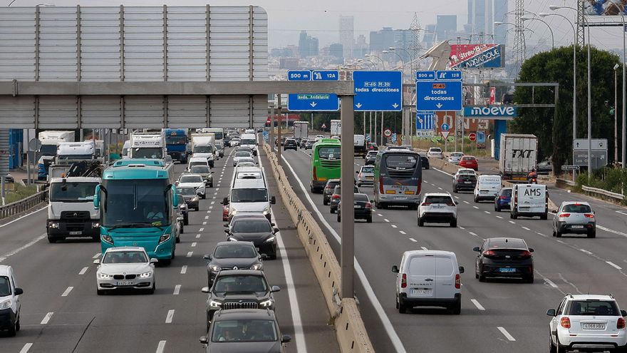 Complicaciones en carreteras de salida de Madrid y Barcelona con motivo de las vacaciones
