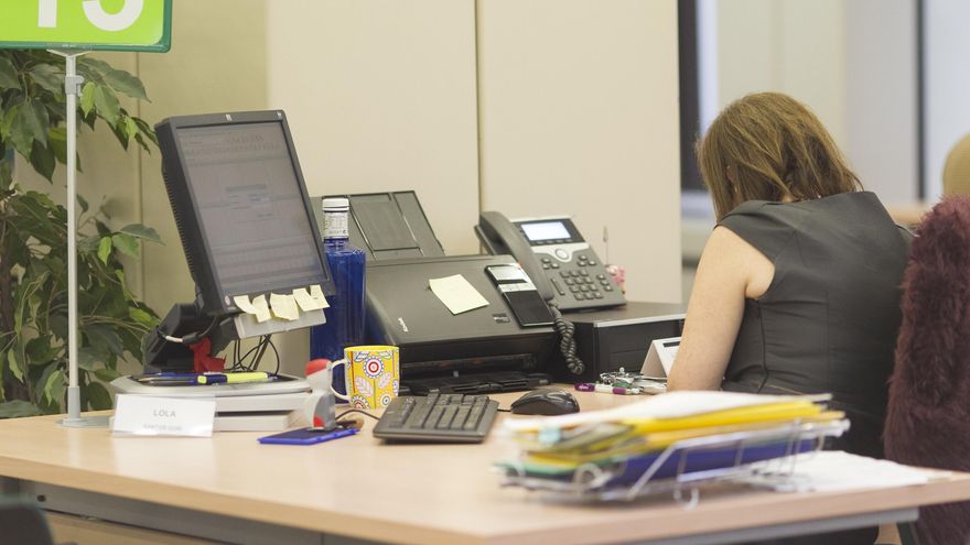 El paro baja en Asturias en 2.020 personas en junio, un 3,90 %, y contabiliza 49.725 personas sin empleo