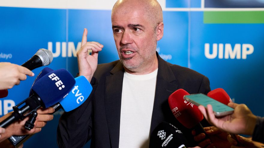 El secretario general de CCOO, Unai Sordo, ofrece declaraciones a la prensa en la Universidad Internacional Menéndez Pelayo (UIMP)