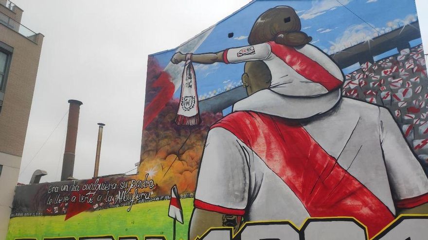 "El Rayo será Vallecano o no será": indignación ante el plan de Ayuso para dejar Vallecas sin estadio para su equipo