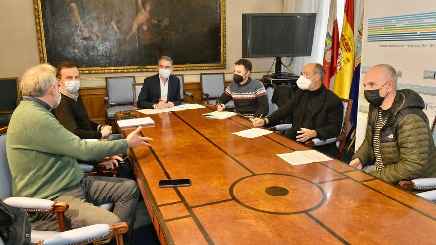 El concejal de Movilidad Sostenible de Santander, César Díaz, con Cantabria ConBici