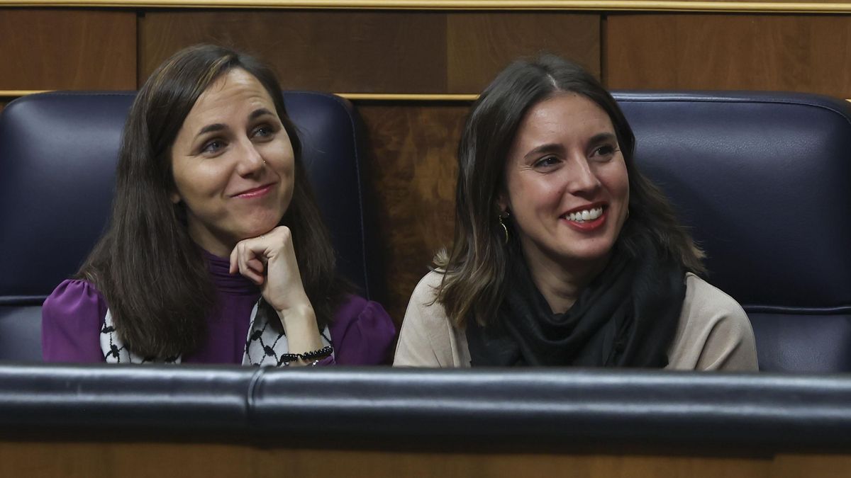 La ministra de Derechos Sociales en funciones, Ione Belarra, y la ministra de Igualdad en funciones, Irene Montero, este miércoles en el Congreso de los Diputados en Madrid.