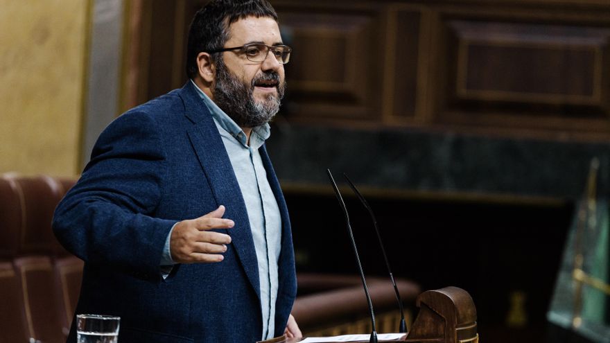 El diputado de Sumar Vicenç Vidal, interviene durante una sesión plenaria, en el Congreso de los Diputados, a 14 de octubre de 2025, en Madrid (España).